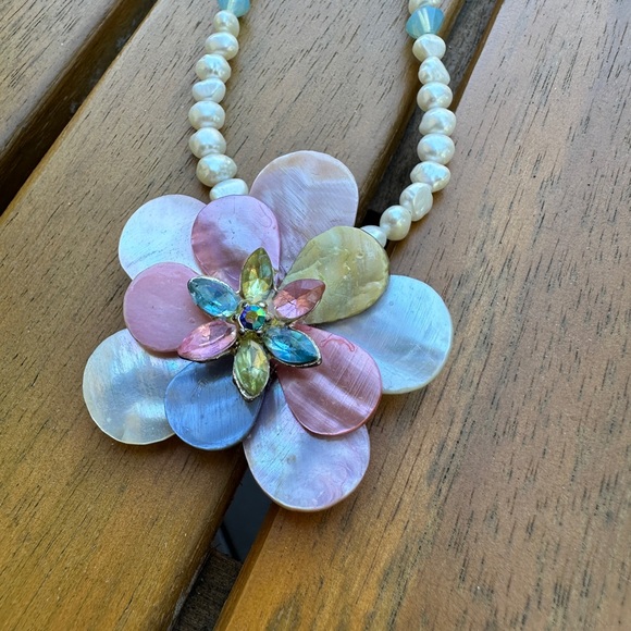 SOLD Shell & Wood Jewelry Lot - Picture 4 of 16